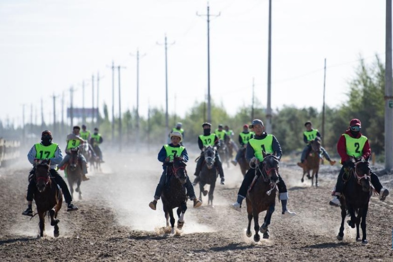 Qinghai : début d'une foire du Nadam à Golmud