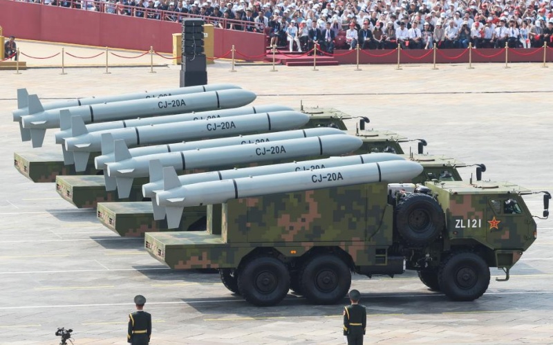 La Chine dévoile des missiles de croisière lors du défilé