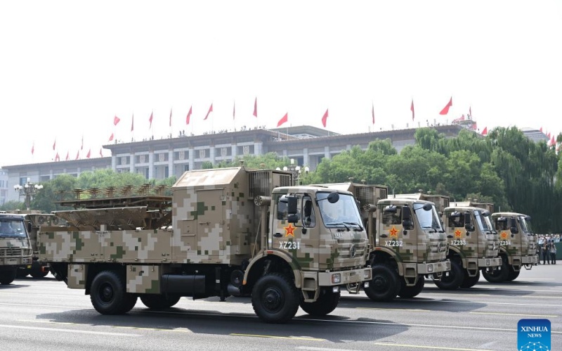 La Chine dévoile des équipements d'affrontement électronique lors du défilé de la Journée de la Victoire