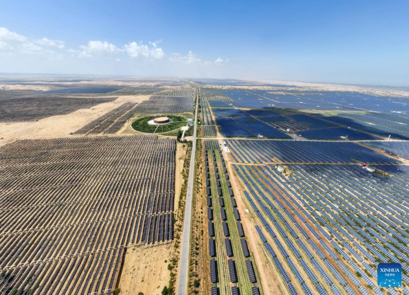 Mongolie intérieure : les projets photovoltaïques stimulent la réadaptation écologique et la croissance économique locales dans le désert de Kubuqi