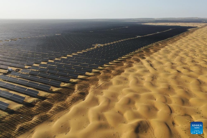 Mongolie intérieure : les projets photovoltaïques stimulent la réadaptation écologique et la croissance économique locales dans le désert de Kubuqi
