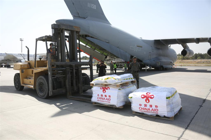Afghanistan : la première livraison d'aide d'urgence chinoise après le séisme arrive à Kaboul