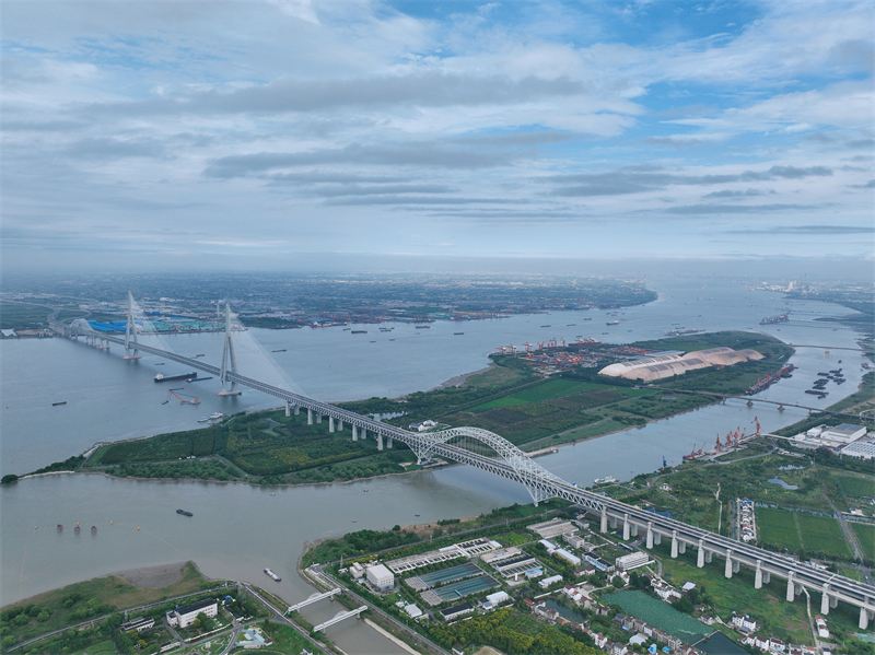 Jiangsu : début des opérations du pont Changtai sur le Yangtsé