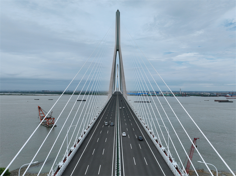 Jiangsu : début des opérations du pont Changtai sur le Yangtsé
