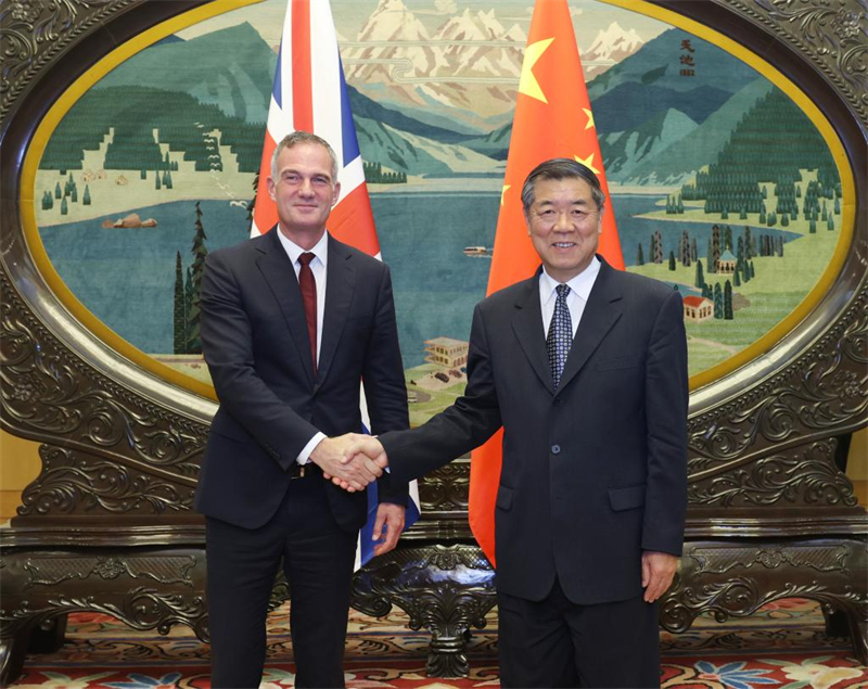 Un vice-Premier ministre chinois rencontre le secrétaire d'Etat britannique aux Affaires et au Commerce