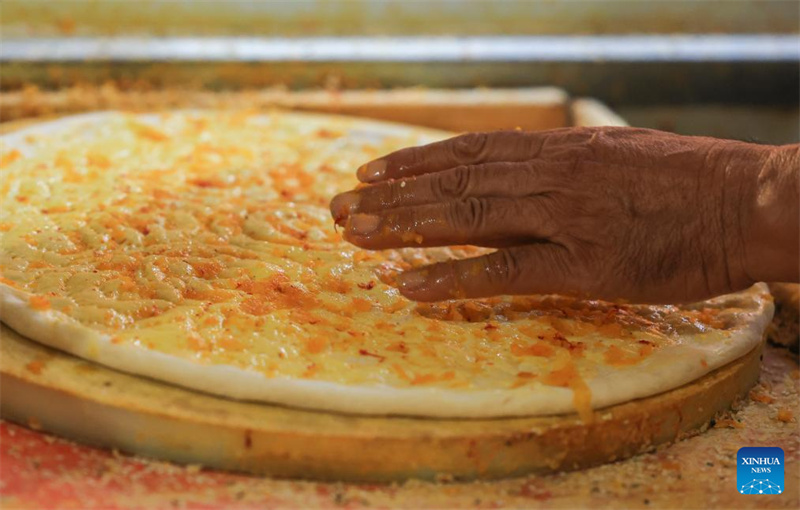 Xinjiang : les techniques traditionnelles de fabrication du naan transmises et développées à Kuqa