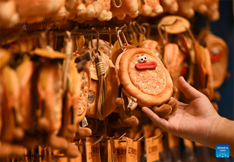 Xinjiang : les techniques traditionnelles de fabrication du naan transmises et développées à Kuqa