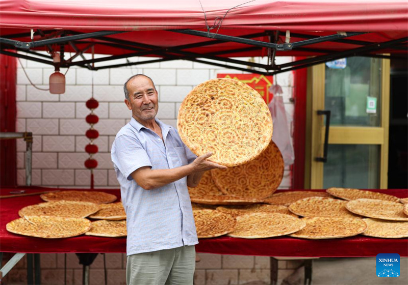 Xinjiang : les techniques traditionnelles de fabrication du naan transmises et développées à Kuqa