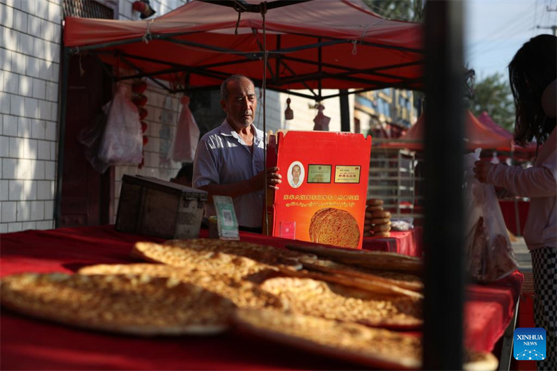 Xinjiang : les techniques traditionnelles de fabrication du naan transmises et développées à Kuqa