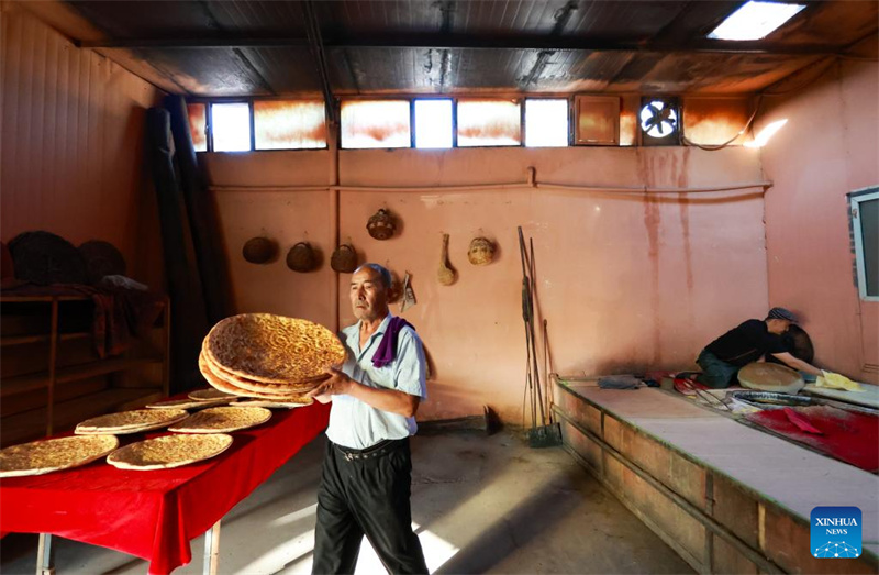 Xinjiang : les techniques traditionnelles de fabrication du naan transmises et développées à Kuqa