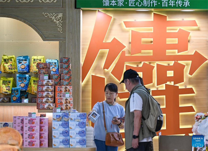 Xinjiang : les techniques traditionnelles de fabrication du naan transmises et développées à Kuqa