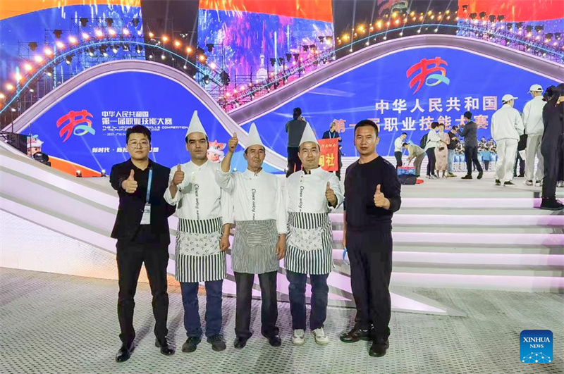 Xinjiang : les techniques traditionnelles de fabrication du naan transmises et développées à Kuqa