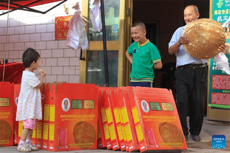 Xinjiang : les techniques traditionnelles de fabrication du naan transmises et développées à Kuqa
