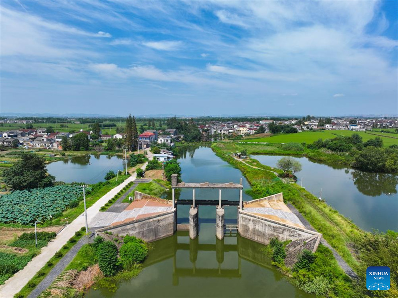 Photo prise par drone aérien le 15 septembre 2025 montrant une écluse construite avant 1950 à Jurong, dans la province du Jiangsu (est de la Chine). (Photo/Xinhua)