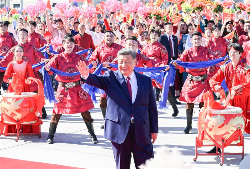 Xi Jinping quitte le Xinjiang pour Beijing après avoir assisté aux célébrations du 70e anniversaire de la fondation de la région autonome ouïgoure du Xinjiang