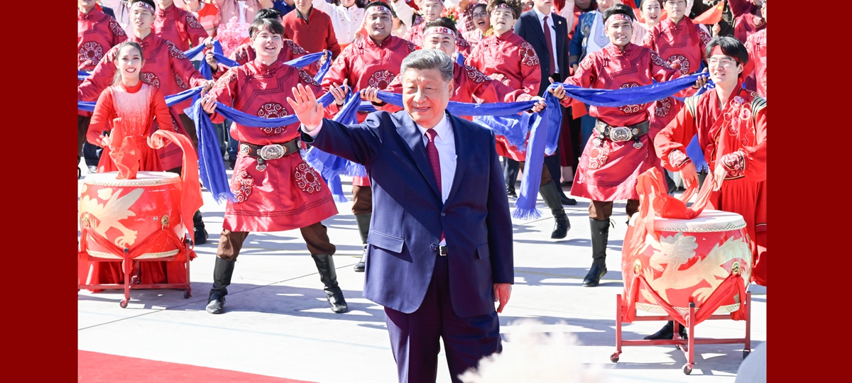 Xi Jinping quitte le Xinjiang pour Beijing après avoir assisté aux célébrations du 70e anniversaire de la fondation de la région autonome ouïgoure du Xinjiang