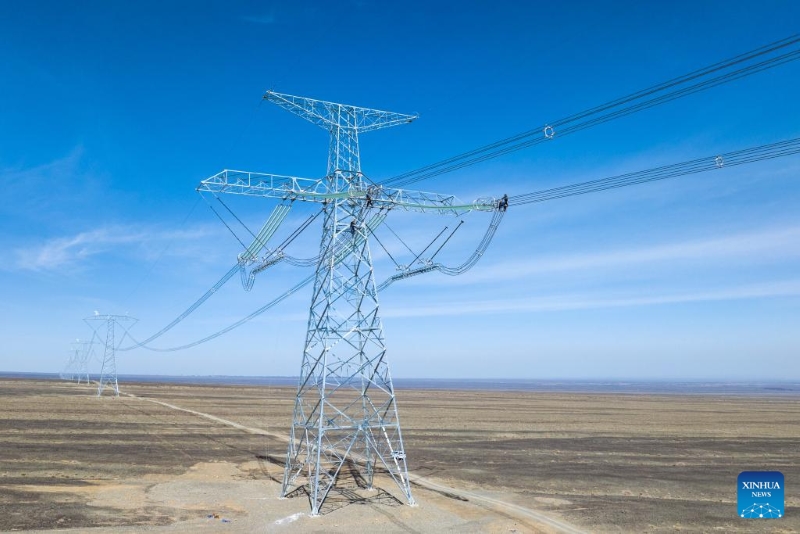 Comment le Xinjiang transforme ses déserts en mines d'or d'énergie renouvelable