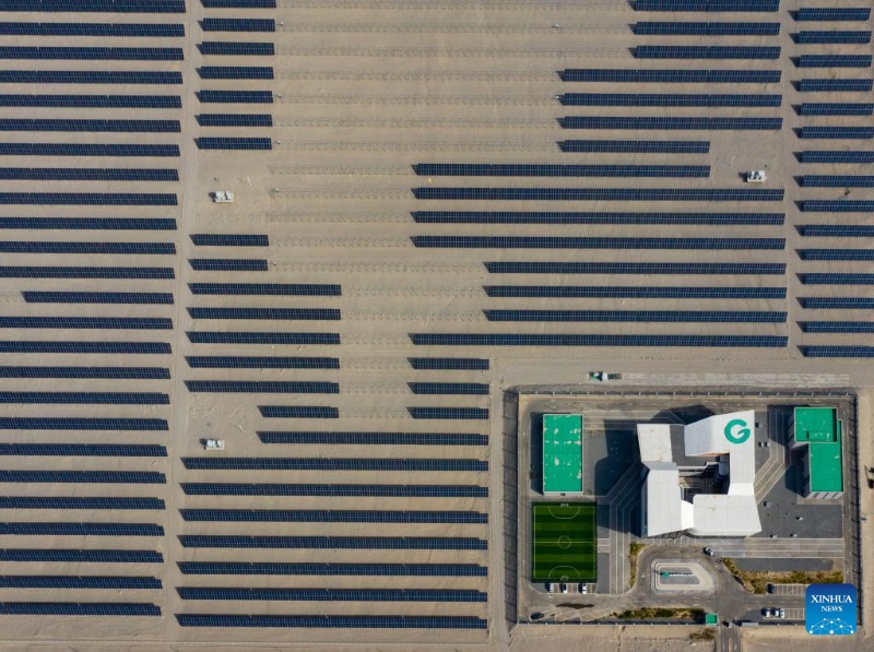 Comment le Xinjiang transforme ses déserts en mines d'or d'énergie renouvelable