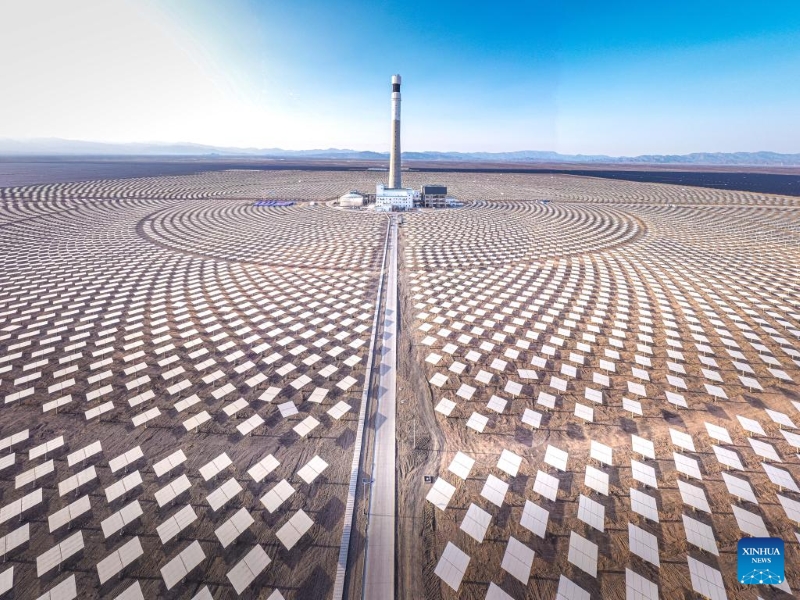 Comment le Xinjiang transforme ses déserts en mines d'or d'énergie renouvelable