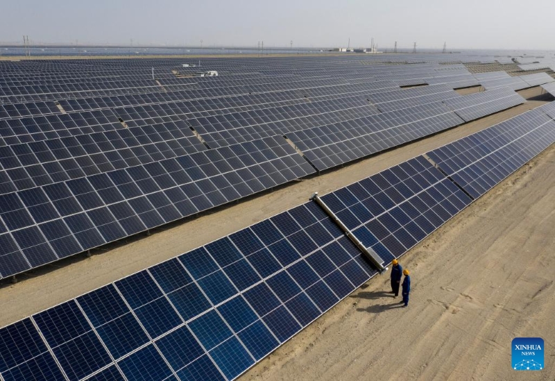 Comment le Xinjiang transforme ses déserts en mines d'or d'énergie renouvelable