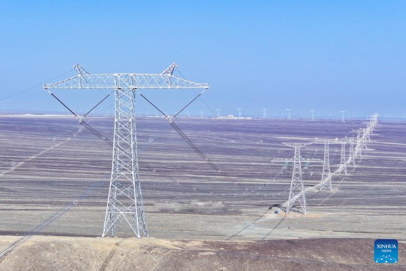 Comment le Xinjiang transforme ses déserts en mines d'or d'énergie renouvelable