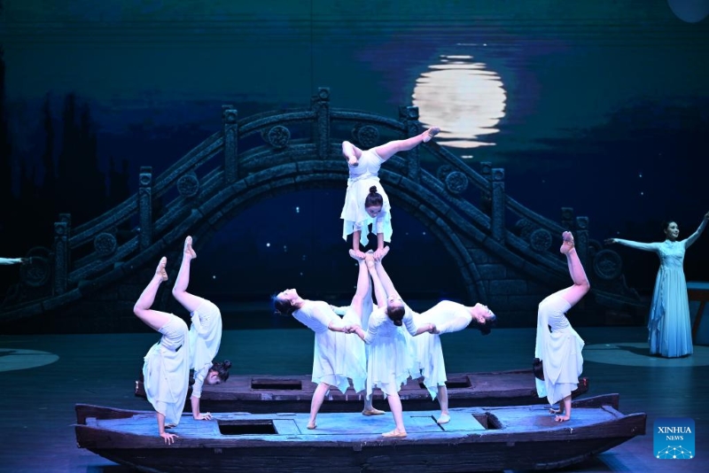 Hebei : ouverture du Festival international du cirque à Wuqiao, la « terre natale de l'acrobatie » en Chine
