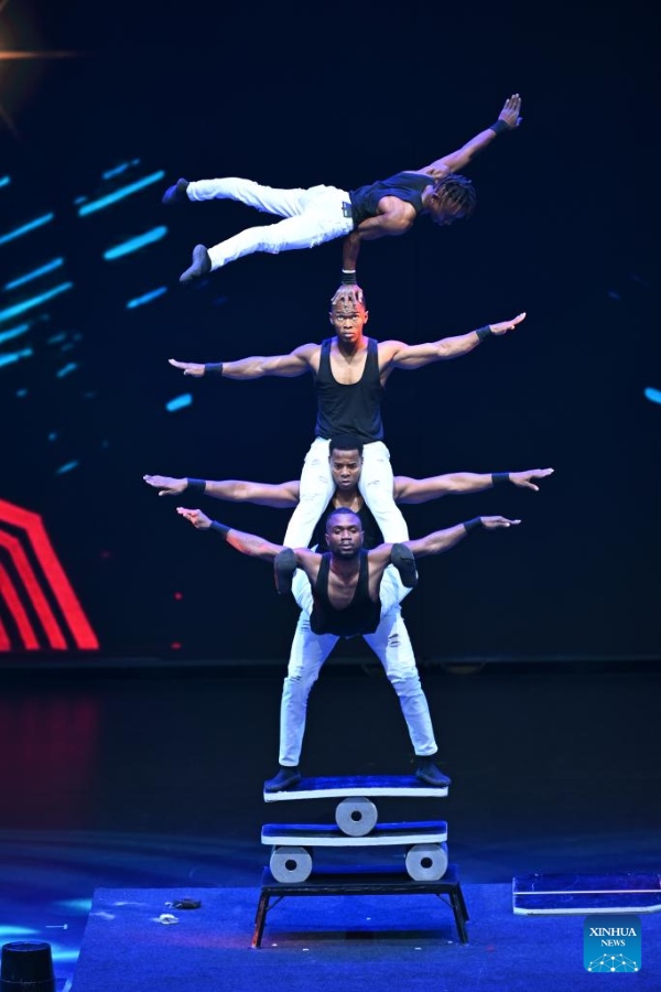 Hebei : ouverture du Festival international du cirque à Wuqiao, la « terre natale de l'acrobatie » en Chine
