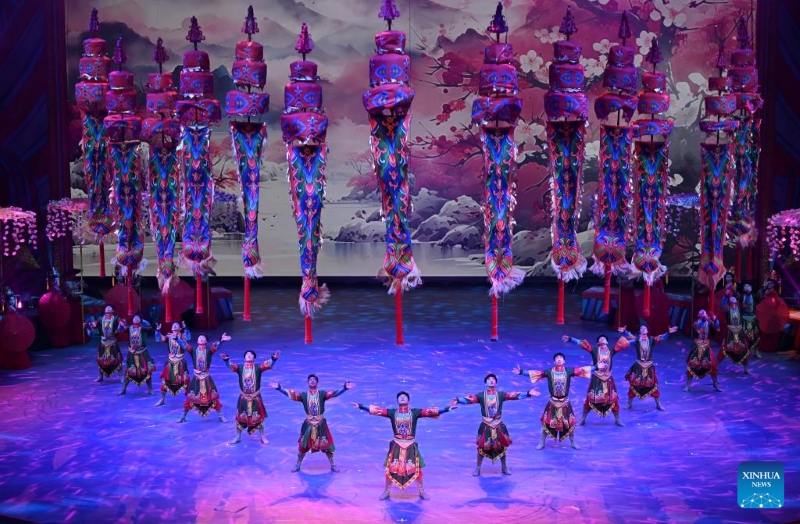 Hebei : ouverture du Festival international du cirque à Wuqiao, la « terre natale de l'acrobatie » en Chine