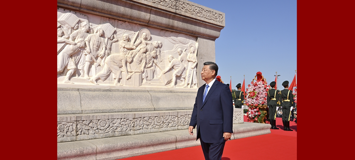Xi Jinping rend hommage aux héros du peuple à l'occasion de la Journée des martyrs