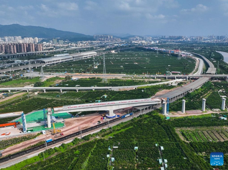 Guangdong :  un pont rotatif pivoté vers sa position cible