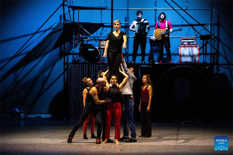 Hunan : coup d'envoi du Festival international du nouveau théâtre acrobatique de Zhangjiajie