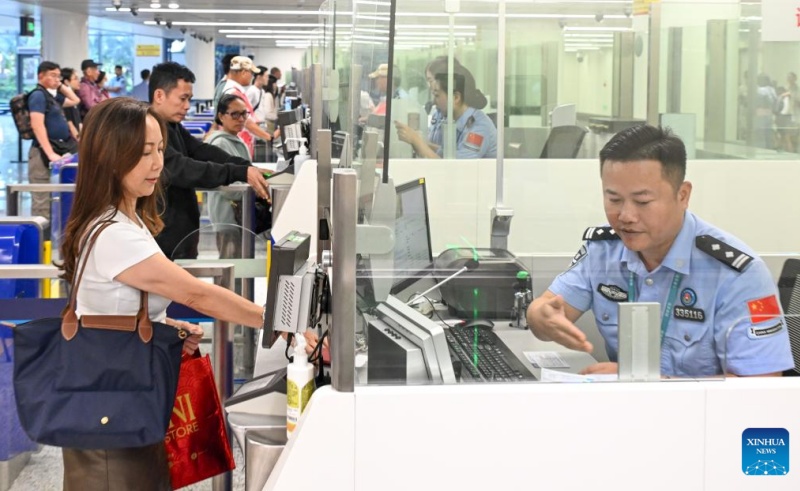 Les voyageurs étrangers entrent à Hainan grâce à une exemption de visa avantageuse