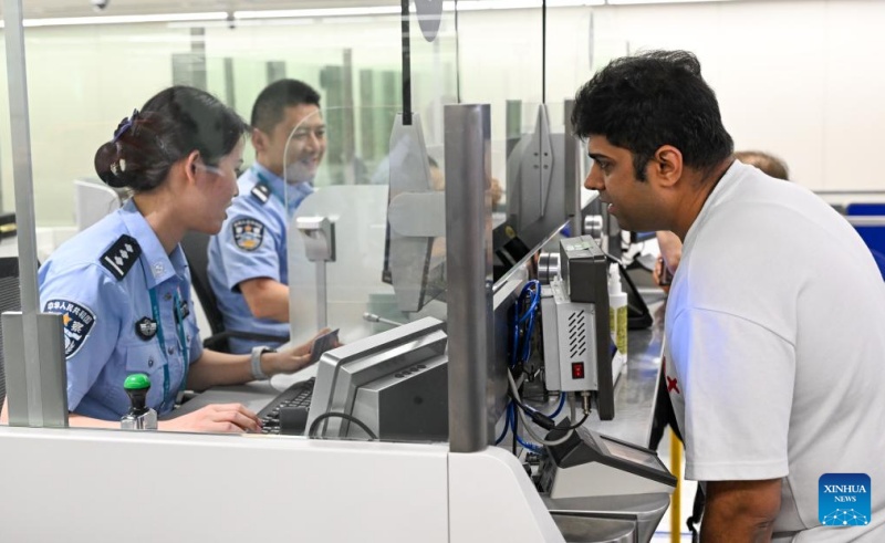 Les voyageurs étrangers entrent à Hainan grâce à une exemption de visa avantageuse