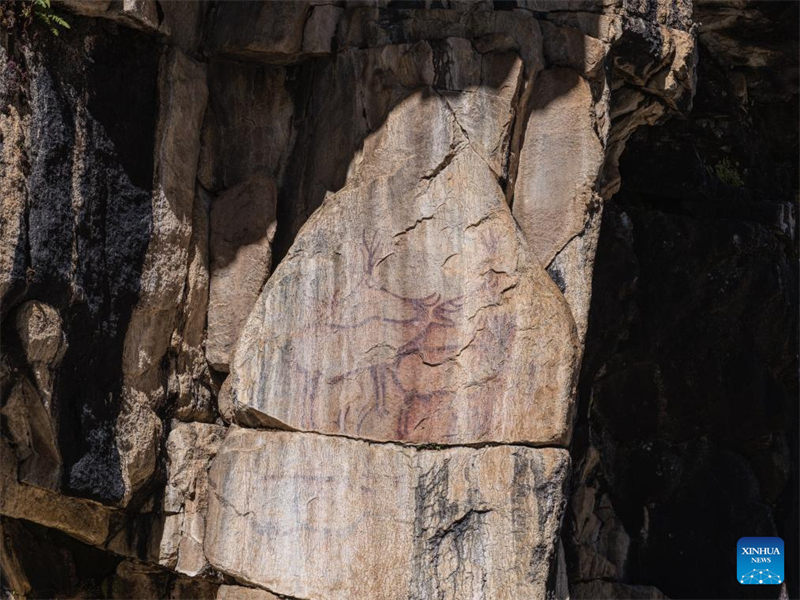 Sichuan : découvrez des peintures rupestres vieilles de 8 000 ans à Garze