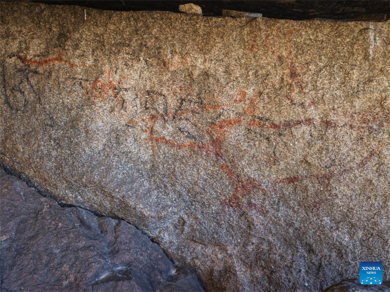 Sichuan : découvrez des peintures rupestres vieilles de 8 000 ans à Garze