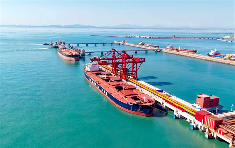 Shandong : mise en service du premier terminal intelligent numérique de 400 000 tonnes pour vrac sec de Chine dans le port de Qingdao