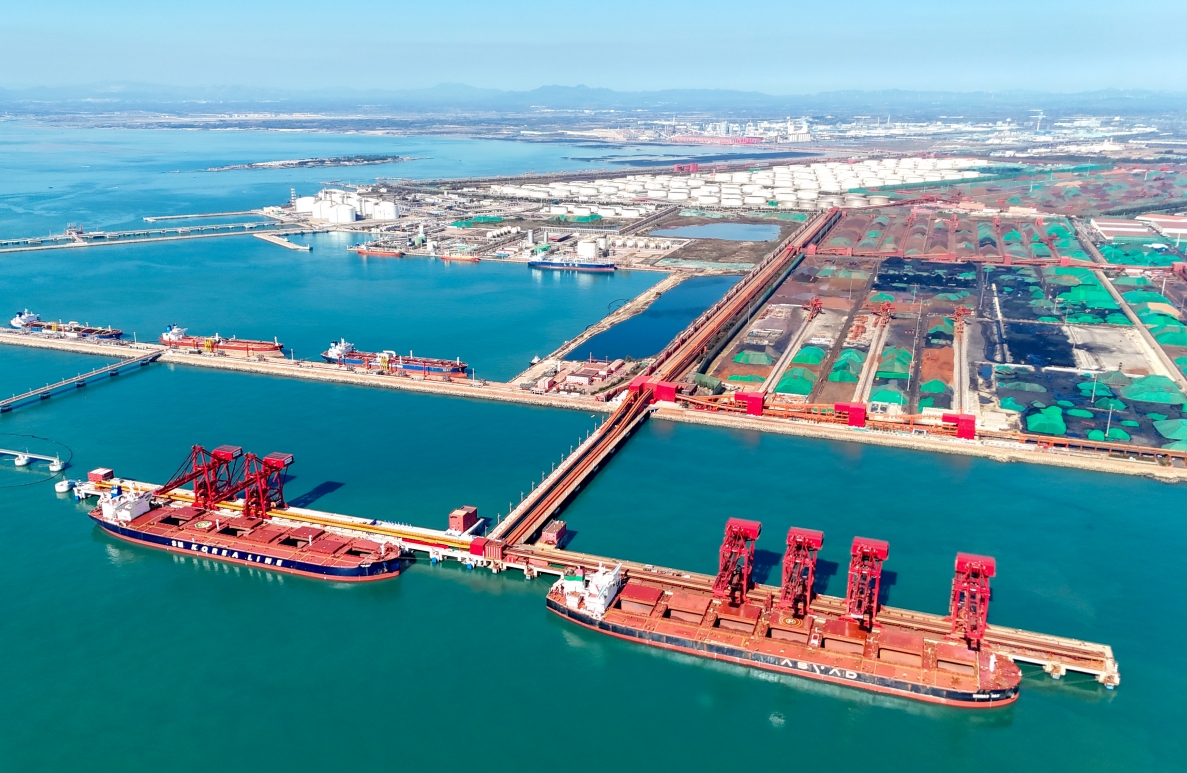 Shandong : mise en service du premier terminal intelligent numérique de 400 000 tonnes pour vrac sec de Chine dans le port de Qingdao