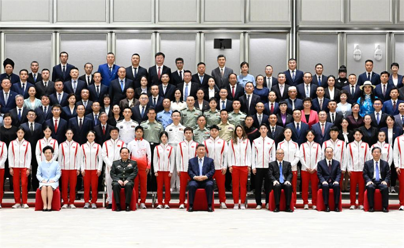 Xi Jinping rencontre des personnalités sportives nationales