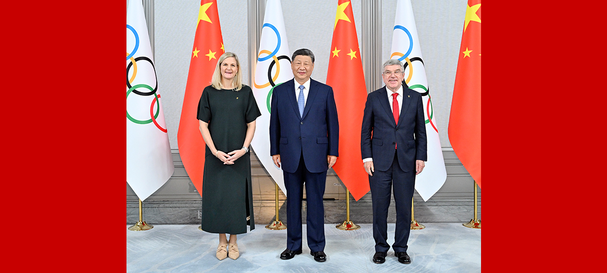 Xi Jinping rencontre la présidente et le président d'honneur à vie du CIO