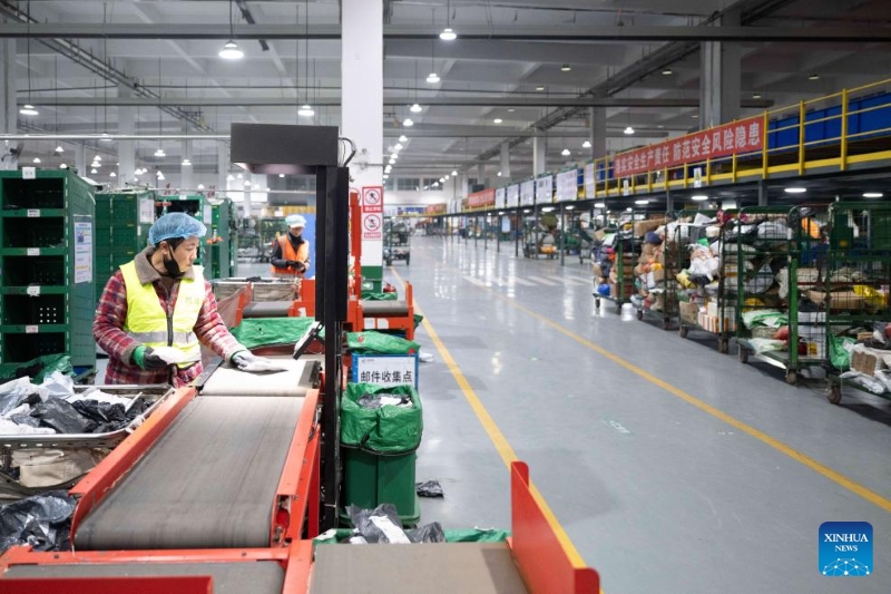 La Poste chinoise met les bouchées doubles pour assurer la livraison des colis du festival de shopping du « Double Onze »