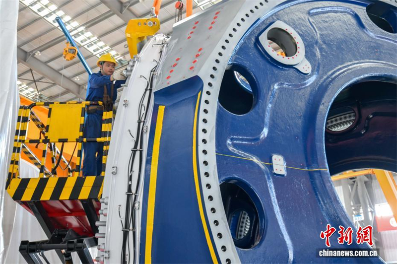 Hainan : découvrez la plus grande base de production de pales d'éoliennes du monde à Dongfang