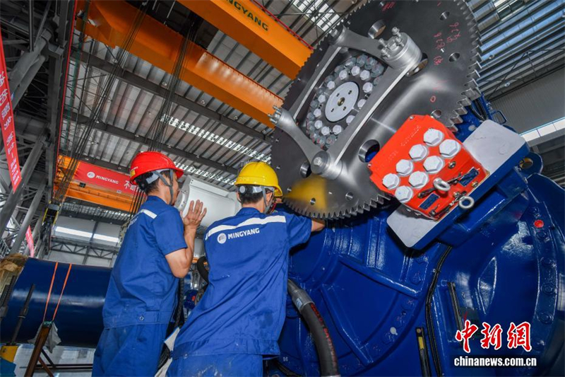 Hainan : découvrez la plus grande base de production de pales d'éoliennes du monde à Dongfang