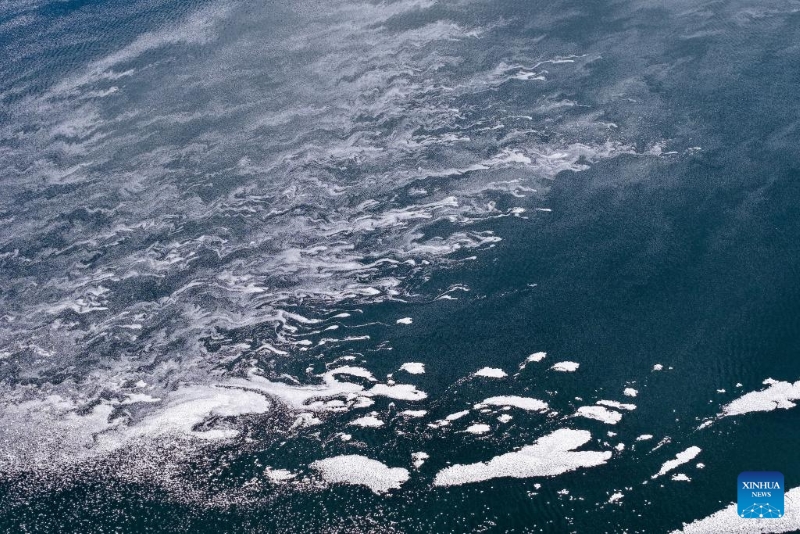 Gansu : deux lacs nourrissent des zones humides écologiques dans le désert de Gobi