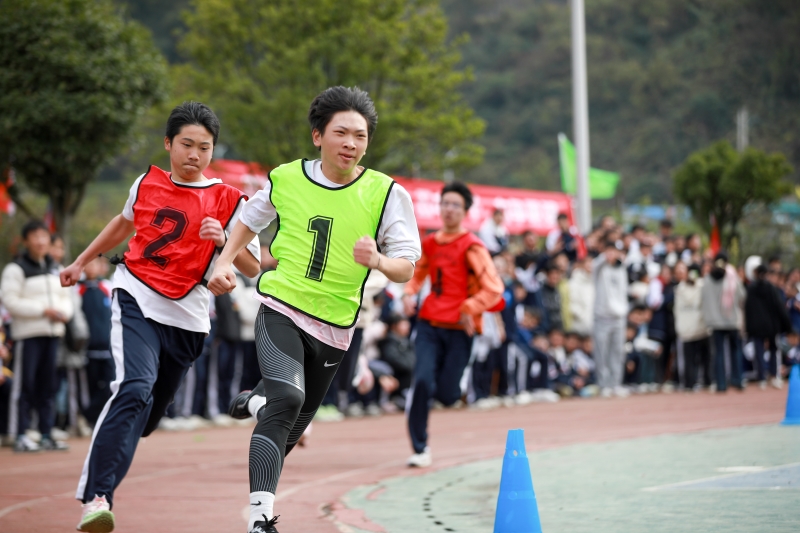 Guizhou : un festival des sports et des arts sur les campus met en valeur les talents à Kaiyang