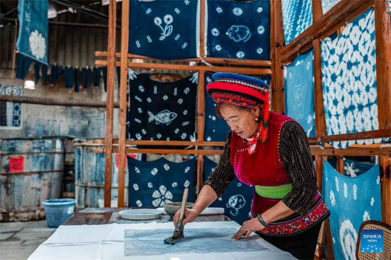 Yunnan : découvrez le village de Zhoucheng, terre natale de la technique du batik des Bai