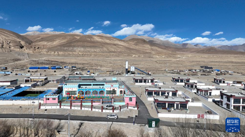 Au pied du Qomolangma, les sinistrés emménagent dans de nouvelles maisons