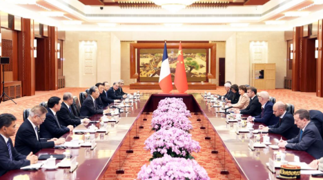 Le plus haut législateur chinois rencontre le président français