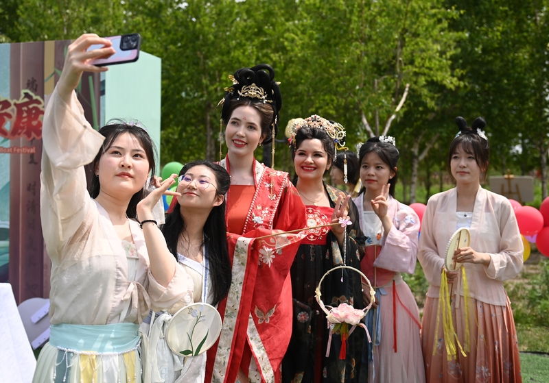 Derrière la frénésie du Hanfu chez les touristes étrangers en Chine