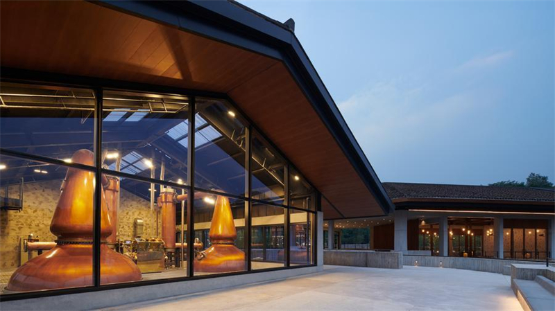 Chine : le partenariat sino-français stimule l'essor de l'industrie du whisky au pied du mont Emei au Sichuan