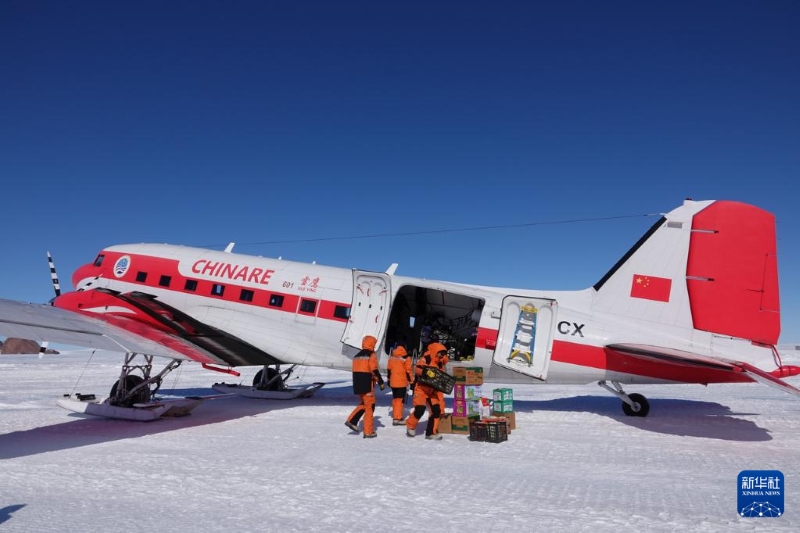 L'avion polaire chinois « Aigle des Neiges 601 » survole à nouveau l'Antarctique